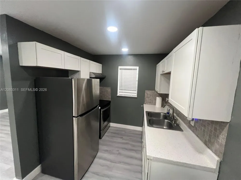 30 SE 4th Ave #106 Hallandale Beach, FL 33009