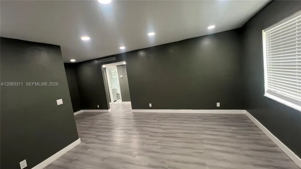 30 SE 4th Ave #106 Hallandale Beach, FL 33009