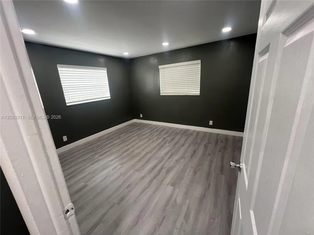 30 SE 4th Ave #106 Hallandale Beach, FL 33009
