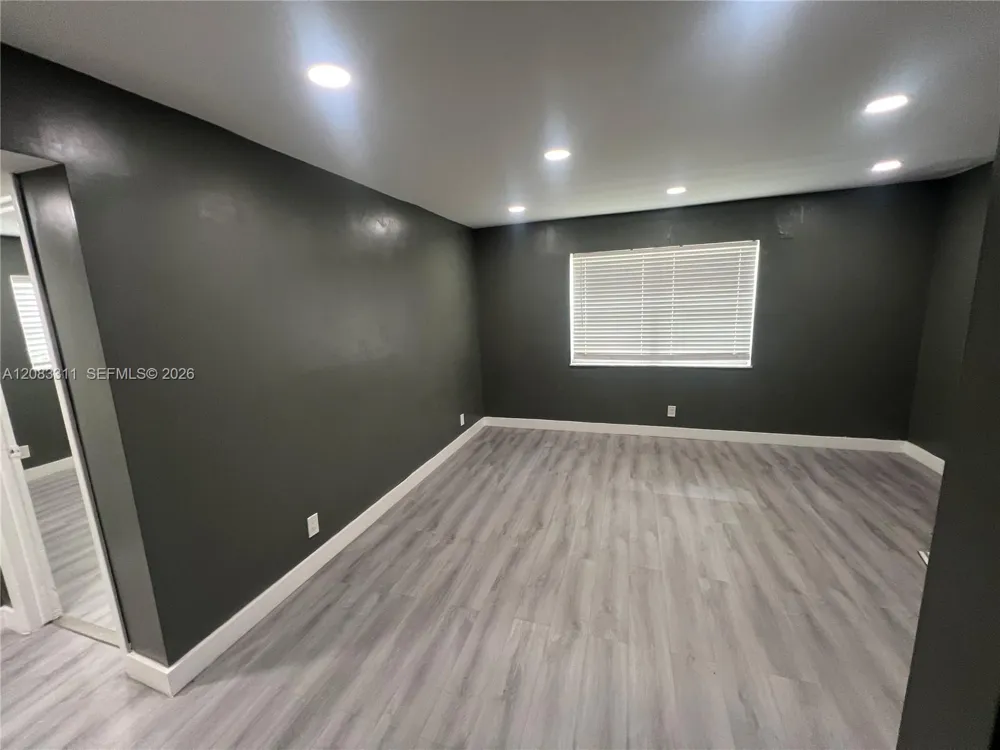 30 SE 4th Ave #106 Hallandale Beach, FL 33009