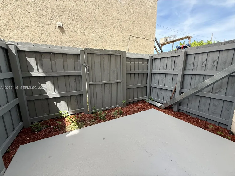 470 NE 18th Ave #102 Homestead, FL 33033