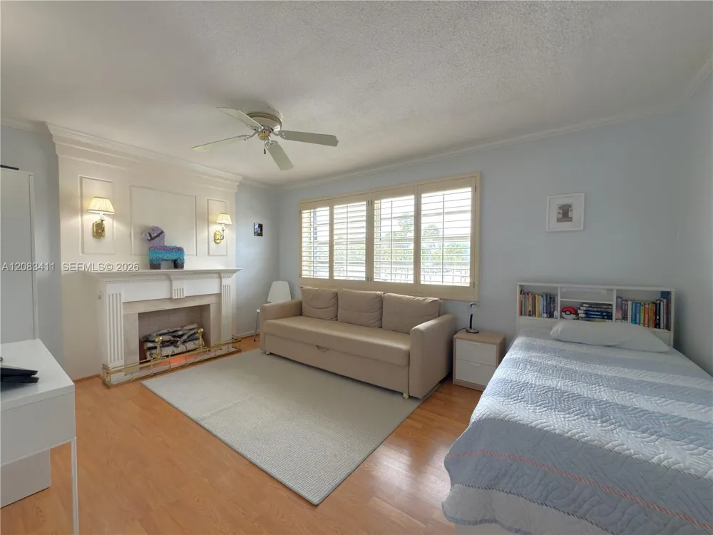 2340 NE 9th St #210 Fort Lauderdale, FL 33304