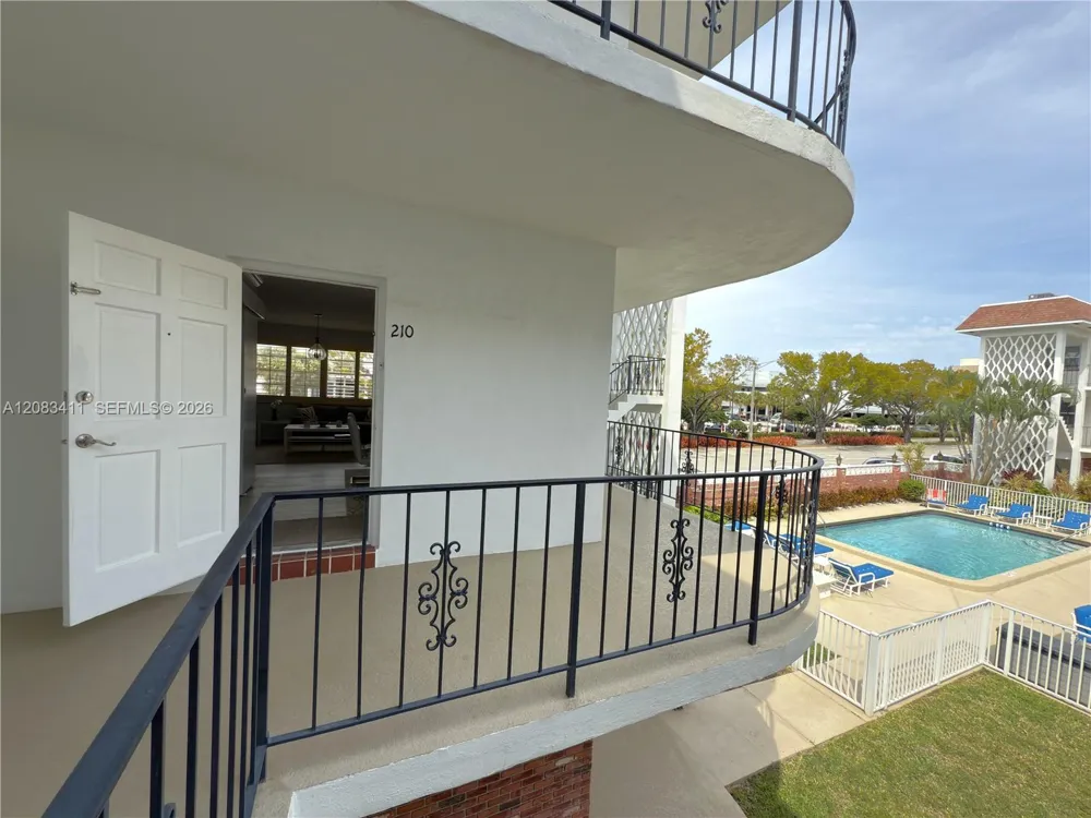 2340 NE 9th St #210 Fort Lauderdale, FL 33304