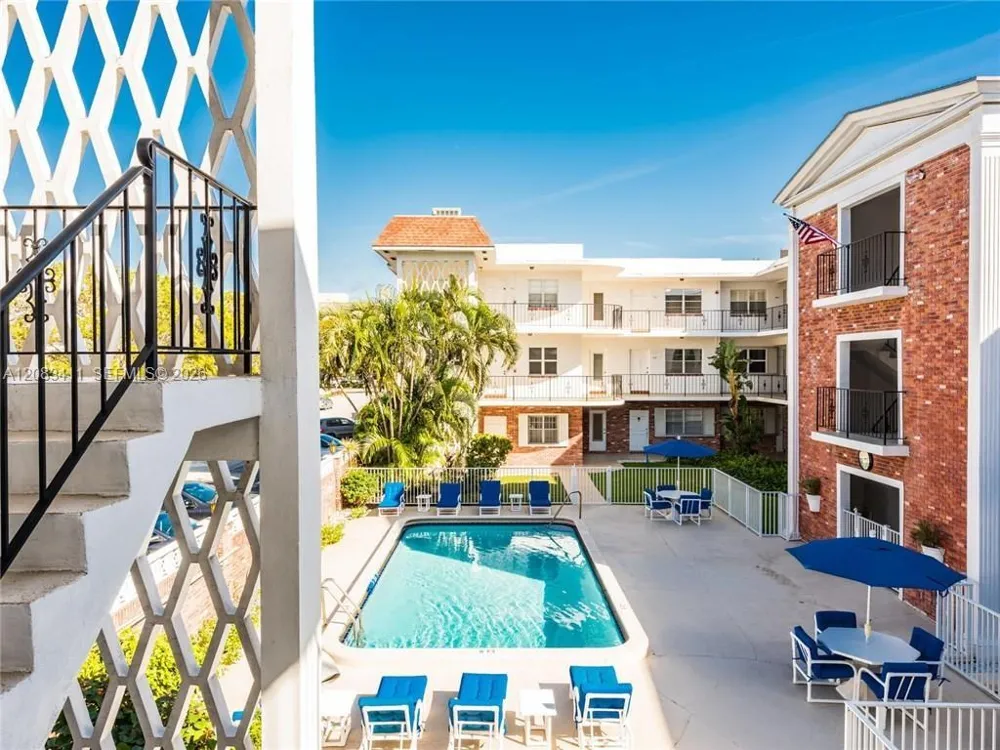 2340 NE 9th St #210 Fort Lauderdale, FL 33304