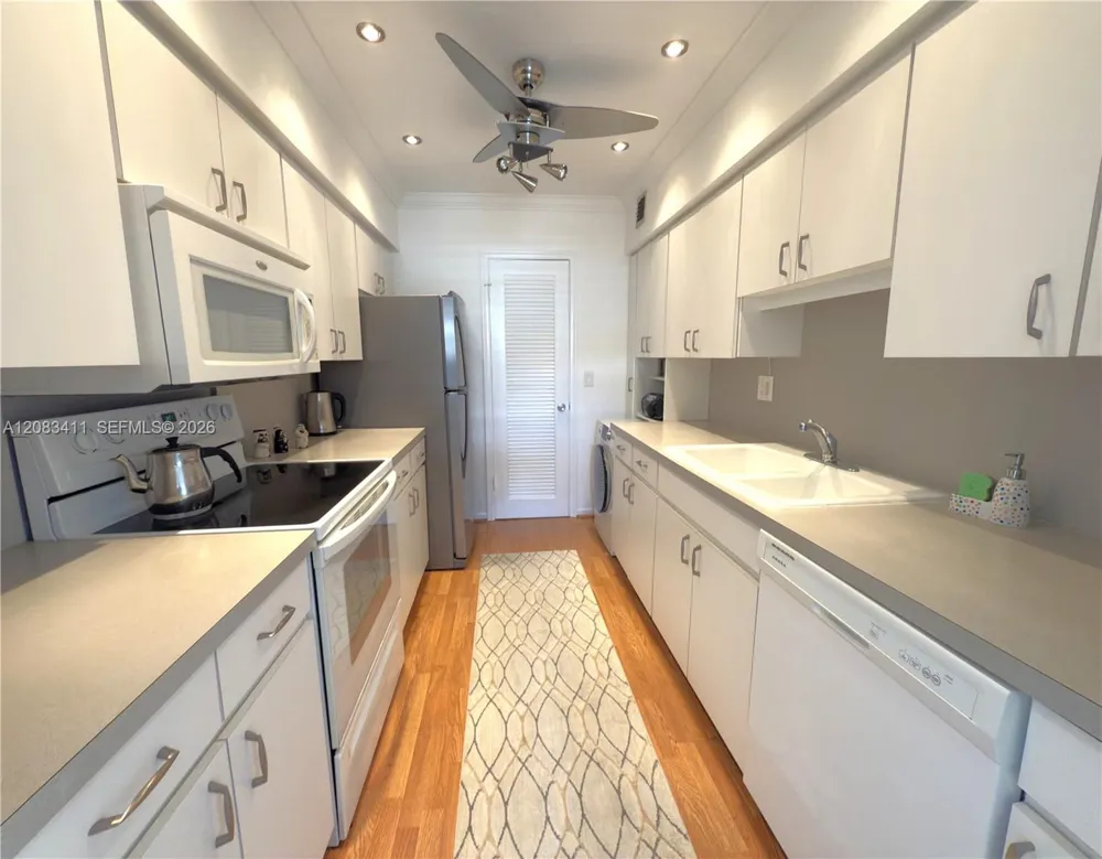 2340 NE 9th St #210 Fort Lauderdale, FL 33304