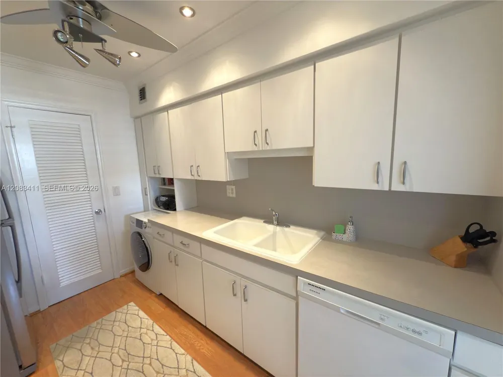 2340 NE 9th St #210 Fort Lauderdale, FL 33304