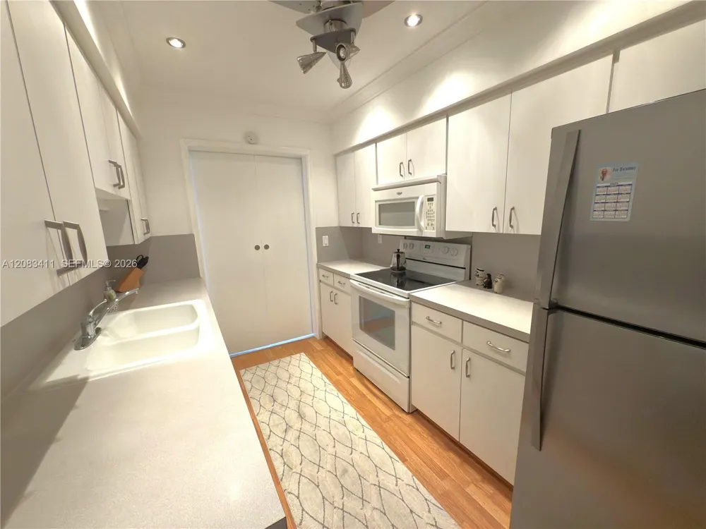2340 NE 9th St #210 Fort Lauderdale, FL 33304