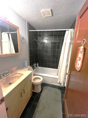 1701 Bahama Street Aurora, CO 80011