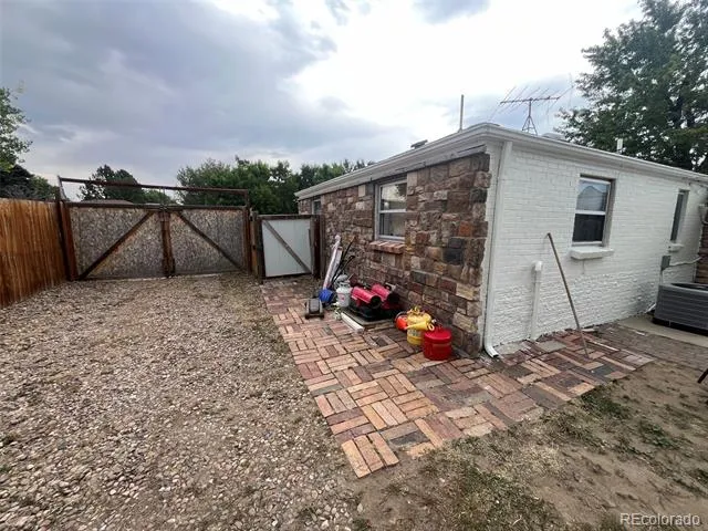 1701 Bahama Street Aurora, CO 80011