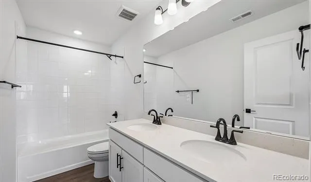 3862 Hayleyville Street Aurora, CO 80019