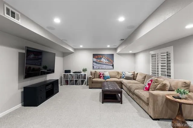 592 Meadowleaf Lane Highlands Ranch, CO 80126