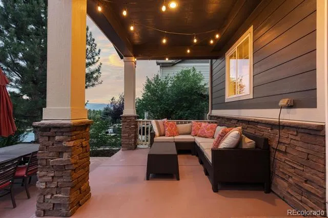 592 Meadowleaf Lane Highlands Ranch, CO 80126