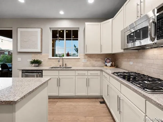 592 Meadowleaf Lane Highlands Ranch, CO 80126