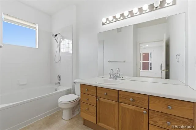 14353 E 1st Drive #201 Aurora, CO 80011