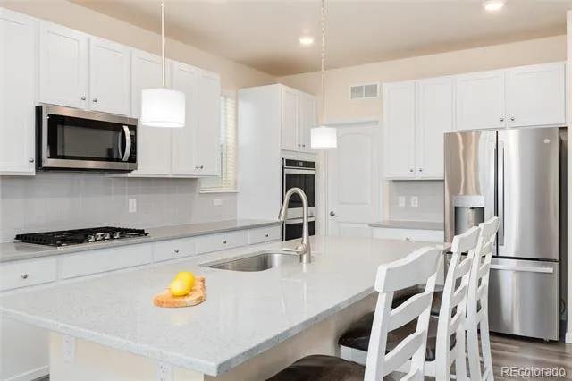 7376 S White Crow Way Aurora, CO 80016