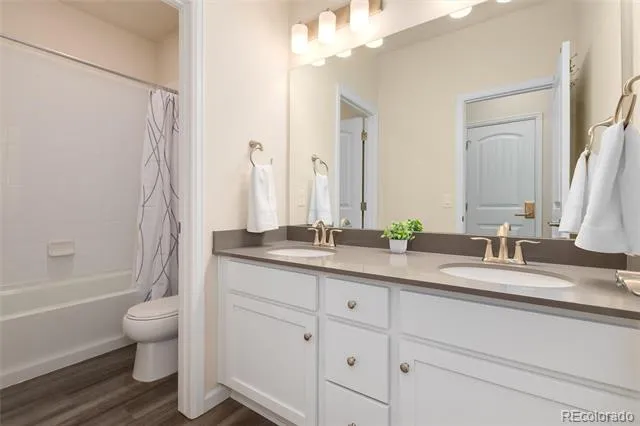 7376 S White Crow Way Aurora, CO 80016