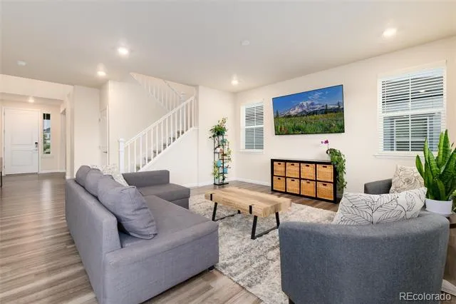 7376 S White Crow Way Aurora, CO 80016