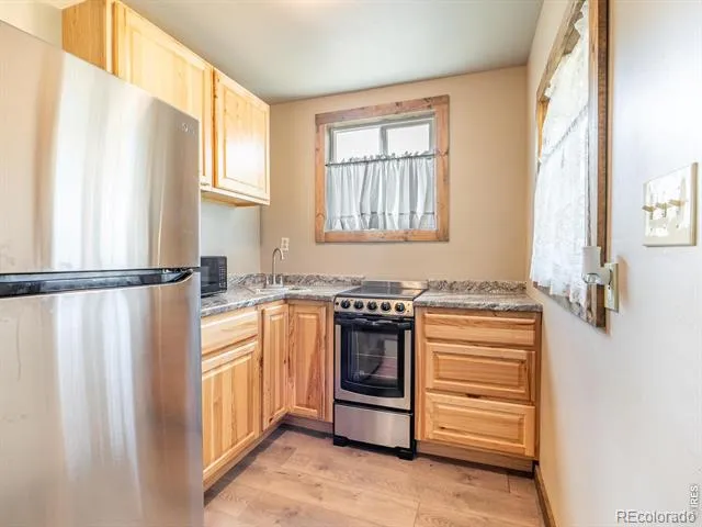 150 Wolf Drive Drake, CO 80515