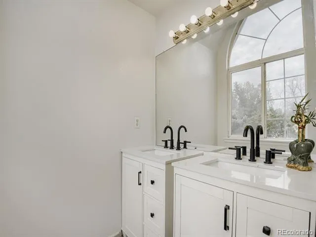 10805 E Jewell Avenue Aurora, CO 80012