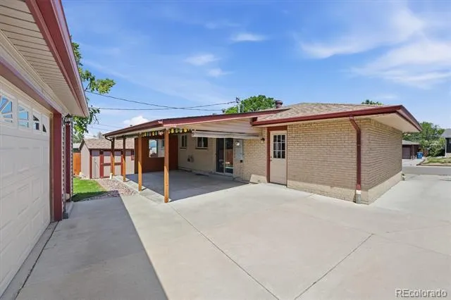 8239 Loretta Drive Denver, CO 80221
