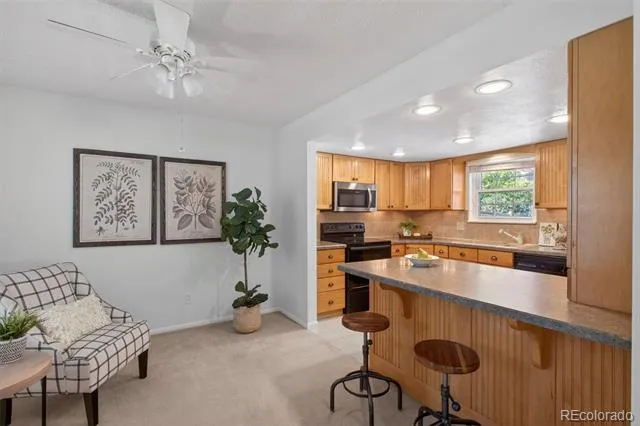 2558 S Vaughn Way #D Aurora, CO 80014
