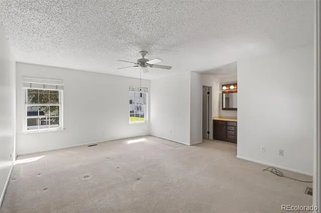 2558 S Vaughn Way #D Aurora, CO 80014