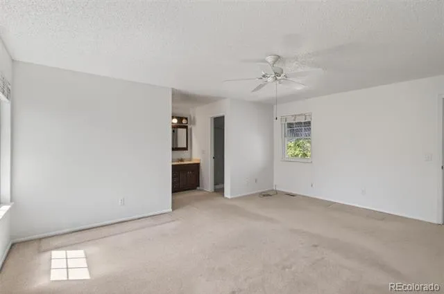 2558 S Vaughn Way #D Aurora, CO 80014