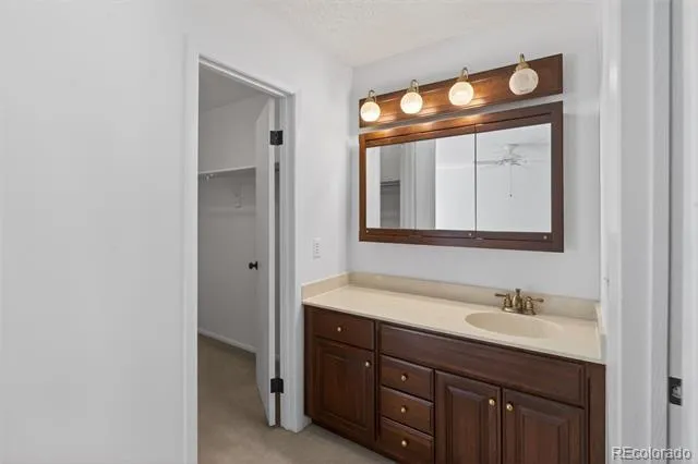 2558 S Vaughn Way #D Aurora, CO 80014