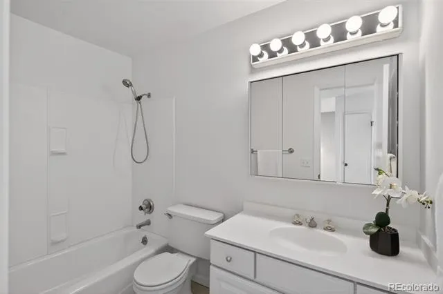 2558 S Vaughn Way #D Aurora, CO 80014