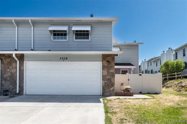 2558 S Vaughn Way #D Aurora, CO 80014