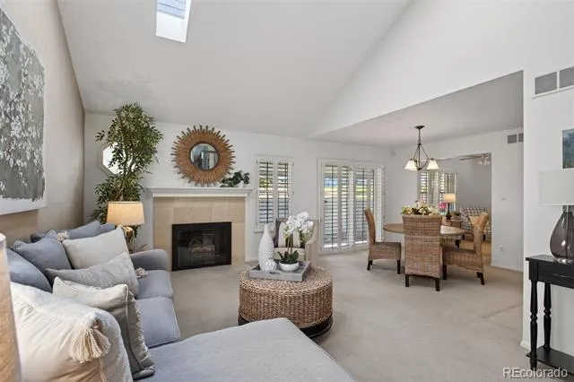 2558 S Vaughn Way #D Aurora, CO 80014