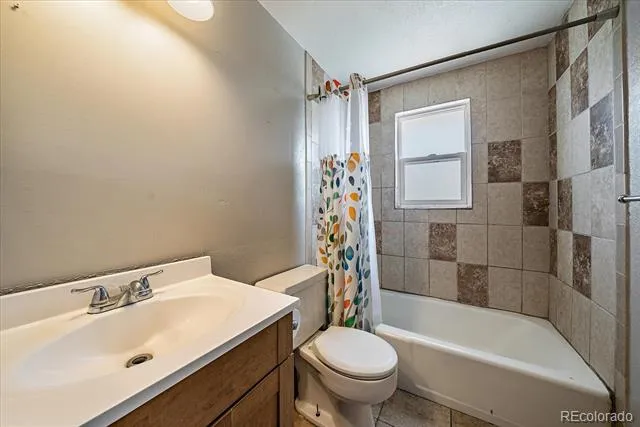 5042 Scranton Street Denver, CO 80239