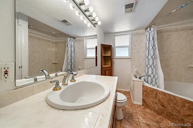 5042 Scranton Street Denver, CO 80239