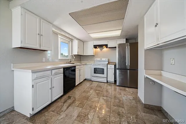 5042 Scranton Street Denver, CO 80239
