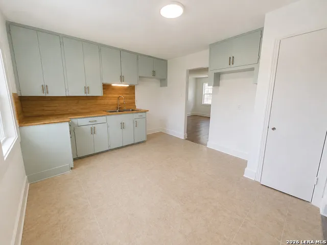 7911 Carolwood Dr Houston, TX 77028