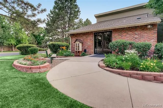 2902 W Long Circle #B Littleton, CO 80120