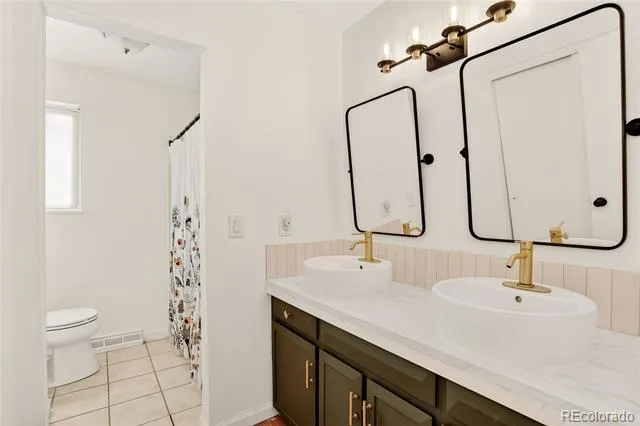 2669 S Moline Court Aurora, CO 80014