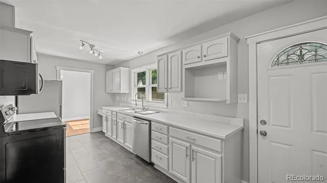 10 El Sereno Drive Colorado Springs, CO 80906