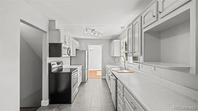 10 El Sereno Drive Colorado Springs, CO 80906