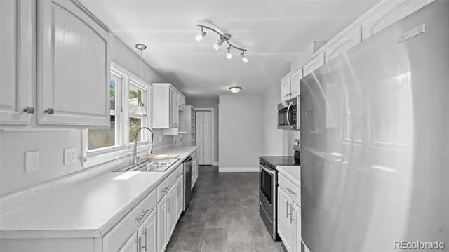 10 El Sereno Drive Colorado Springs, CO 80906