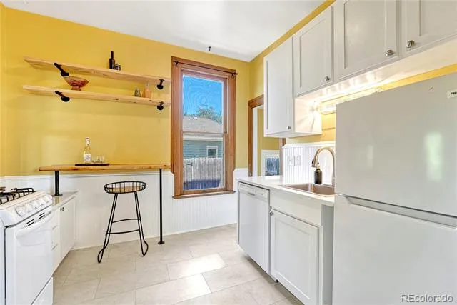 1557 Dallas Street Aurora, CO 80010