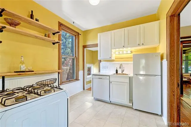 1557 Dallas Street Aurora, CO 80010
