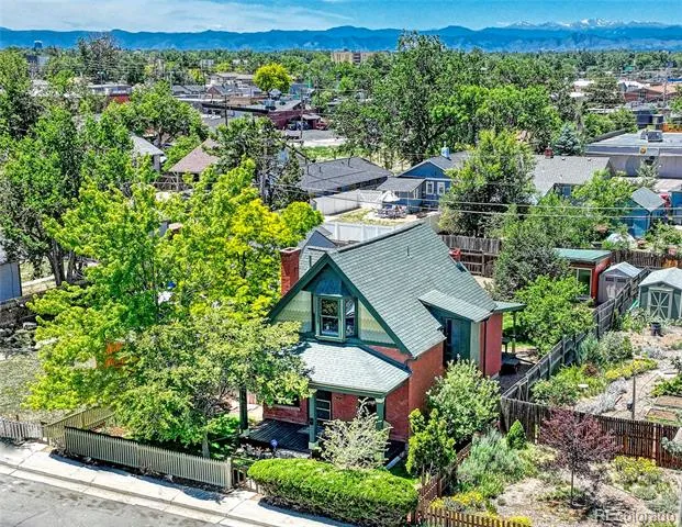 1557 Dallas Street Aurora, CO 80010