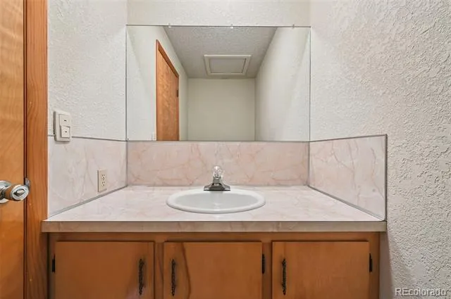 1373 S Cape Way Lakewood, CO 80232