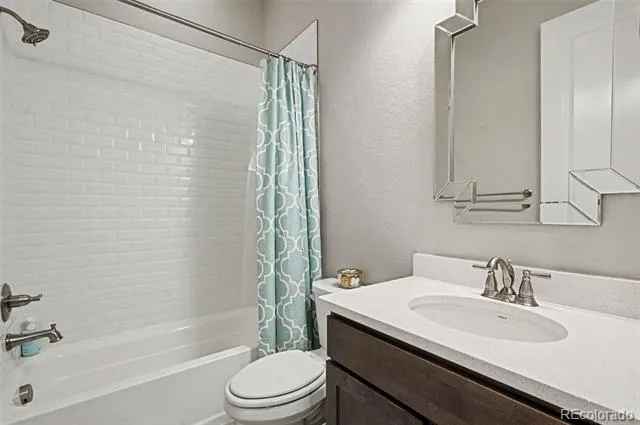 6421 Village Lane Centennial, CO 80111