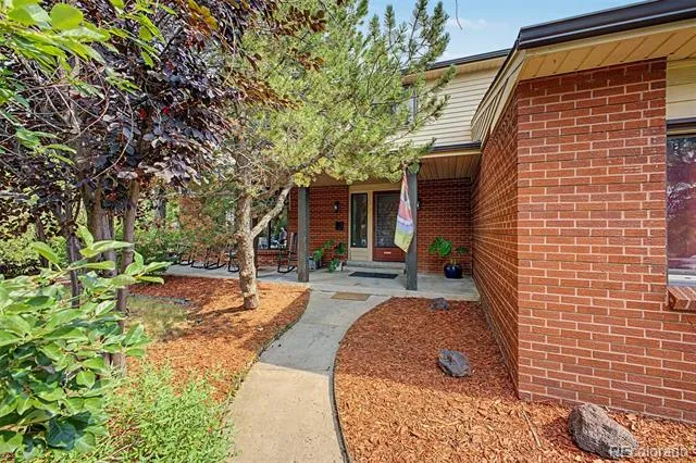 320 Oswego Court Aurora, CO 80010