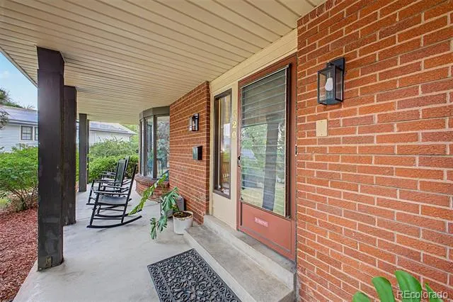 320 Oswego Court Aurora, CO 80010