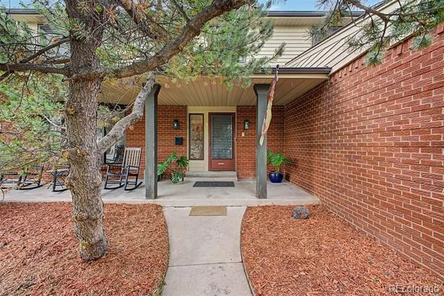 320 Oswego Court Aurora, CO 80010