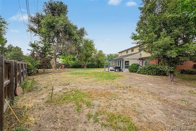320 Oswego Court Aurora, CO 80010