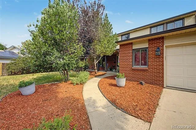 320 Oswego Court Aurora, CO 80010